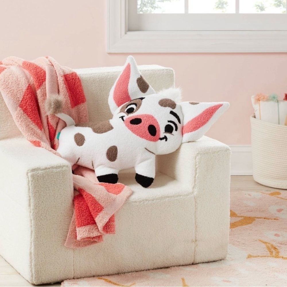 Disney Princess Moana Pua Stuffed Animal.